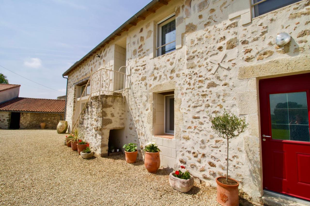 Bed and Breakfast O Trois Oliviers à Louin Extérieur photo