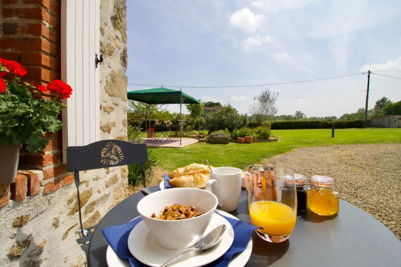 Bed and Breakfast O Trois Oliviers à Louin Extérieur photo