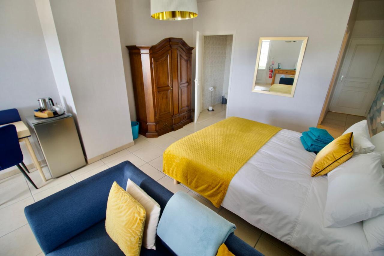 Bed and Breakfast O Trois Oliviers à Louin Extérieur photo