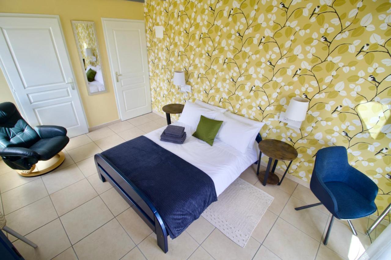 Bed and Breakfast O Trois Oliviers à Louin Extérieur photo