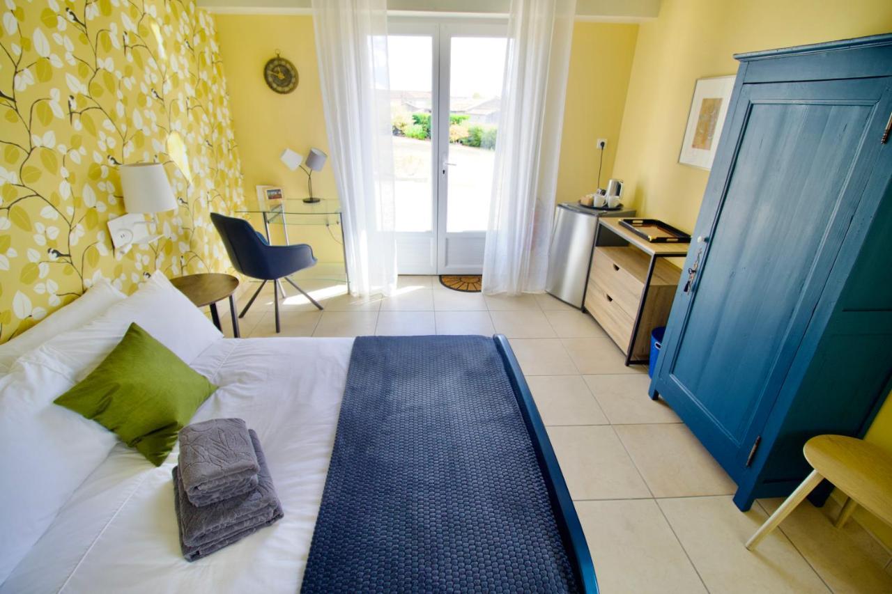 Bed and Breakfast O Trois Oliviers à Louin Extérieur photo